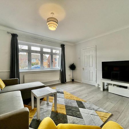 Stylish 3 Bed Chigwell Home With Free Parking Exterior foto