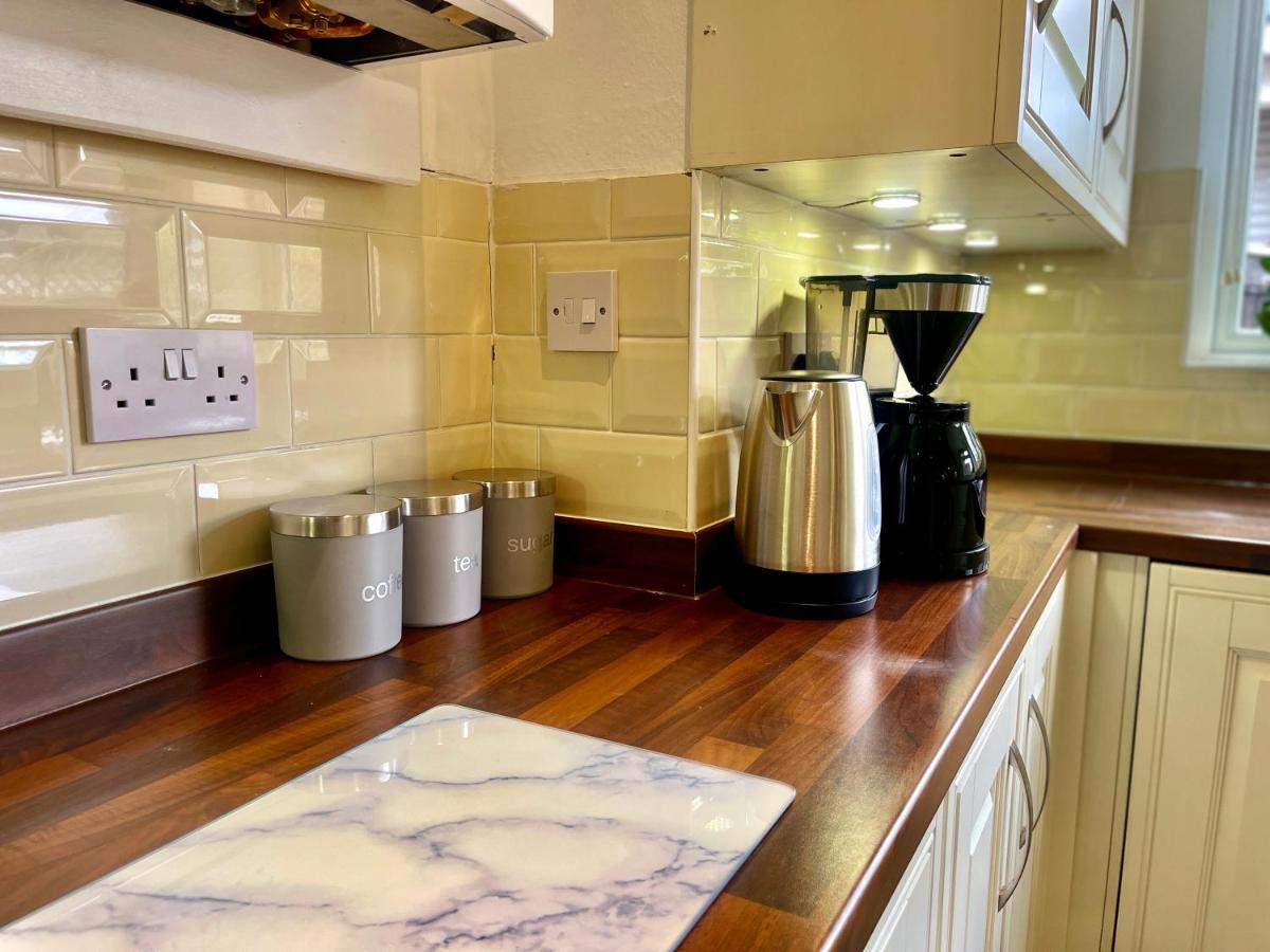 Stylish 3 Bed Chigwell Home With Free Parking Exterior foto