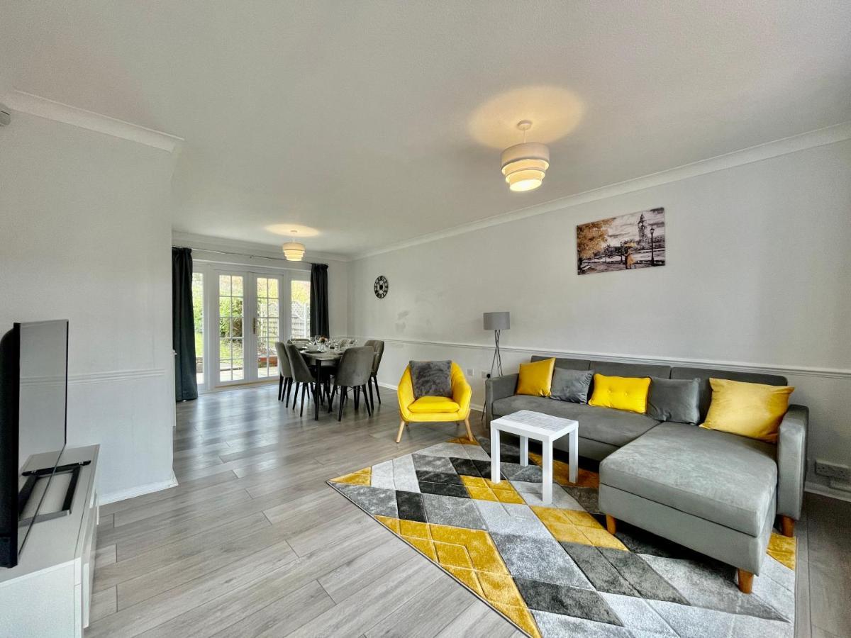 Stylish 3 Bed Chigwell Home With Free Parking Exterior foto
