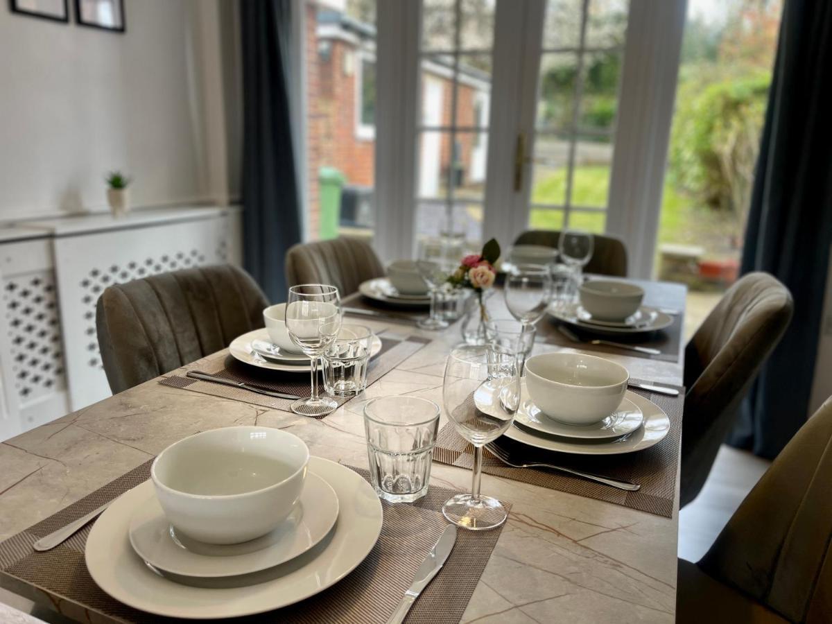 Stylish 3 Bed Chigwell Home With Free Parking Exterior foto