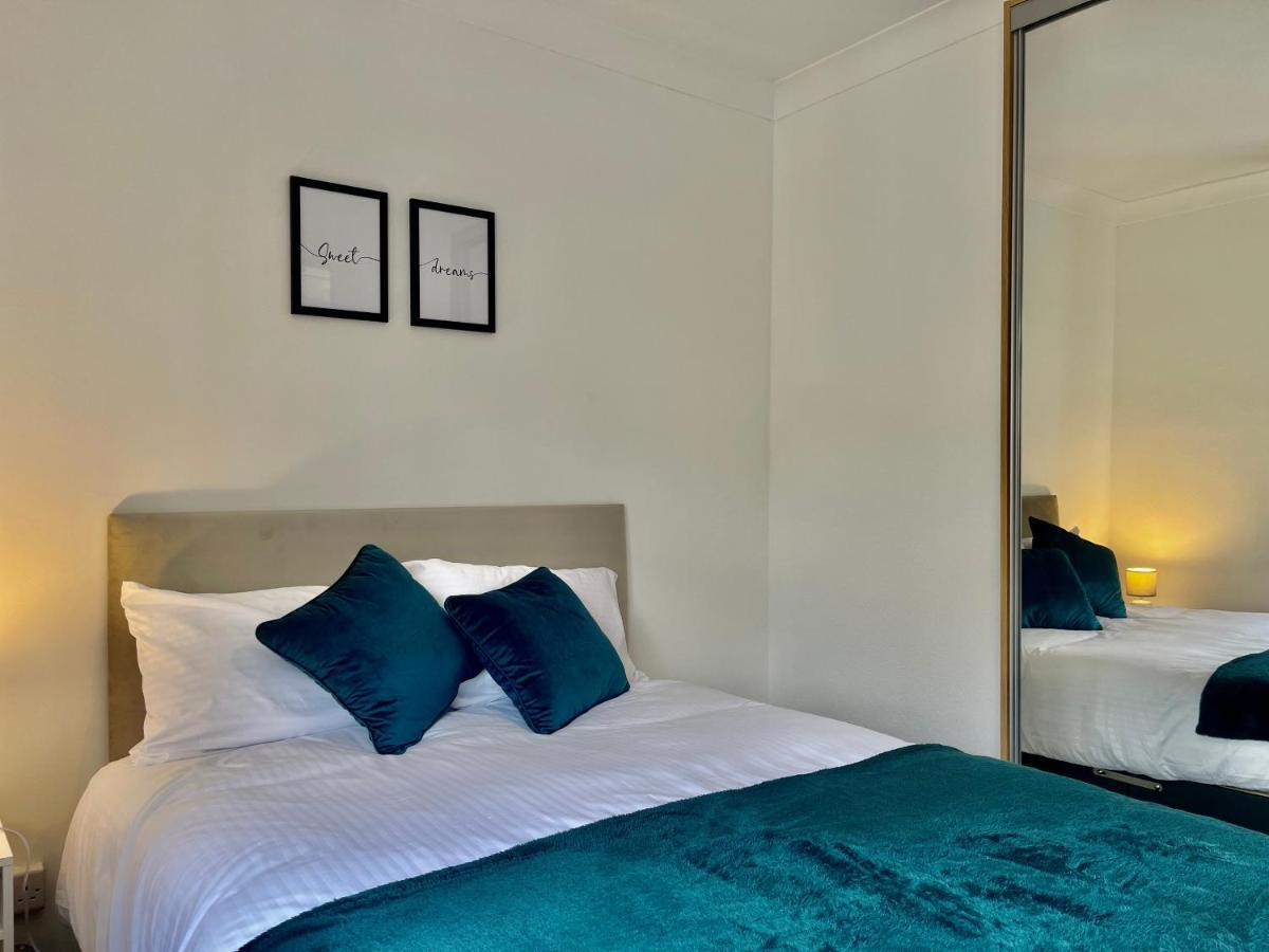 Stylish 3 Bed Chigwell Home With Free Parking Exterior foto