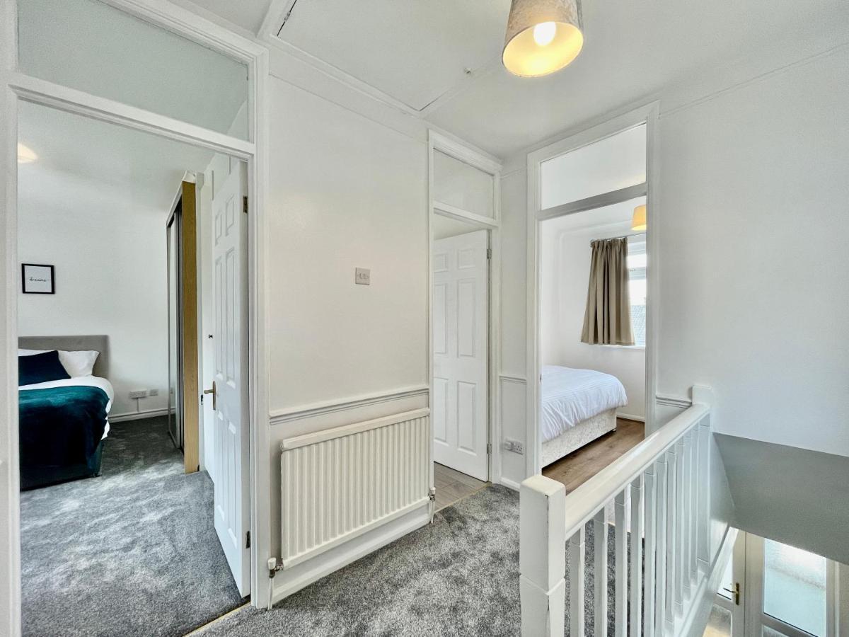 Stylish 3 Bed Chigwell Home With Free Parking Exterior foto